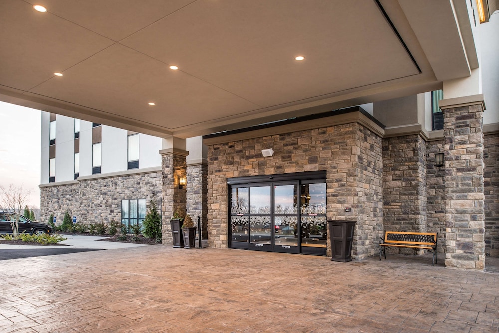 Hampton Inn Paragould - photo 37
