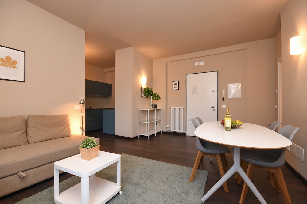 Desenzanoloft A Casa di Sara — 4-Star Luxury Hotel in Desenzano Del Garda, Italy