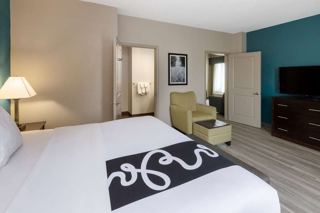 La Quinta Inn & Suites by Wyndham Durant - photo 24