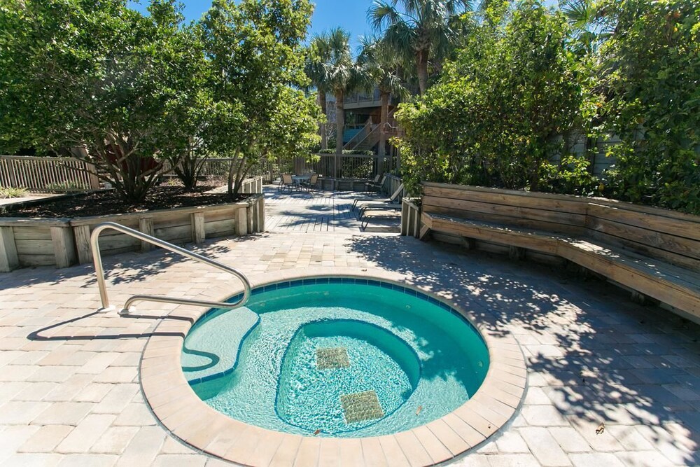 Hibiscus Resort C 2 Bedroom Condo by MCM - photo 2