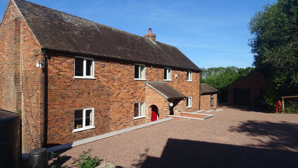 Meadowfields - carbon neutral hotel in Kidderminster