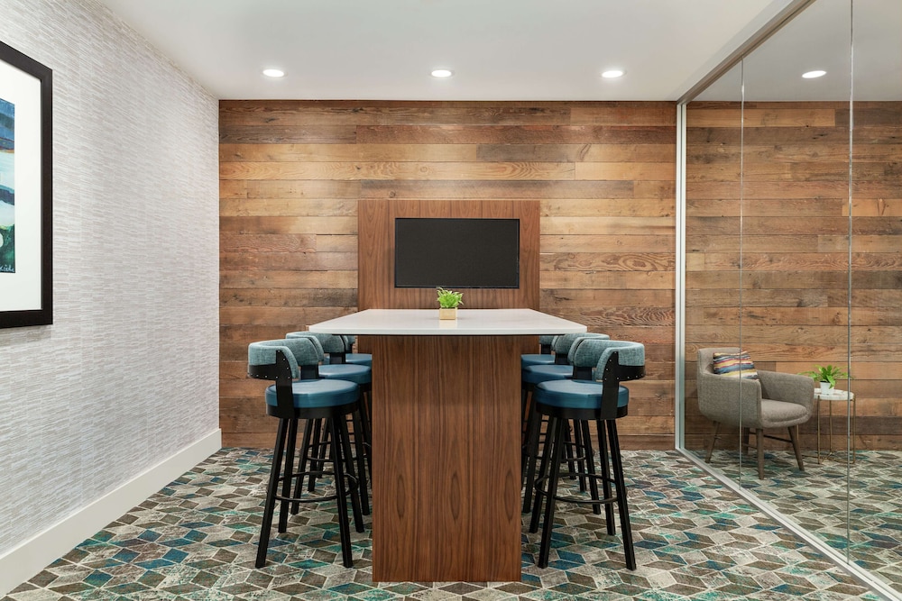 Hilton Garden Inn Seattle Airport - photo 27