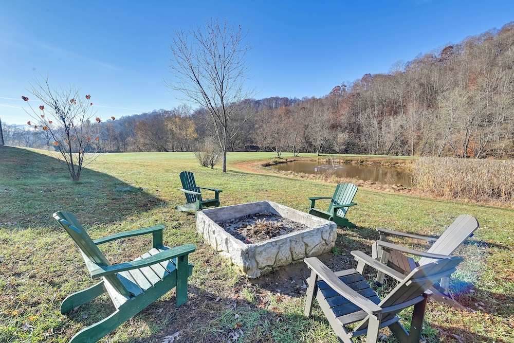 Secluded Retreat: Bbq Lawn Games & Fire Pit — hotel in Beattyville