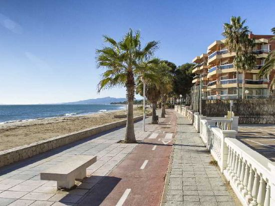 Apartamentos Marina — 4-Star Luxury Hotel in Cambrils, Spain