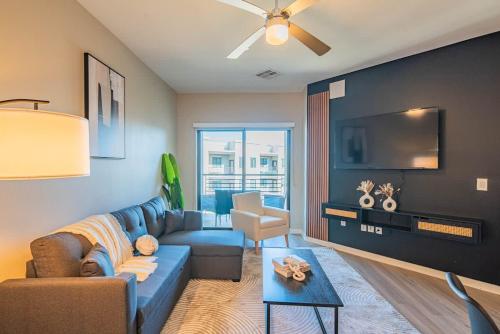 Bright 1BR Uptown Biltmore Gym Pool Parking WD — 4-Star Luxury Hotel in Phoenix, United States