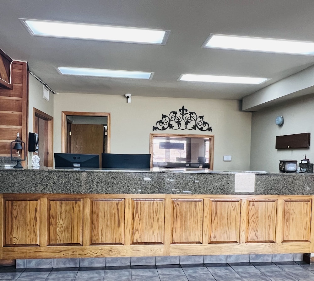 Cattle Country Lodge - photo 6