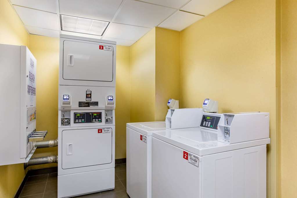 La Quinta Inn & Suites by Wyndham Raleigh Crabtree - photo 29
