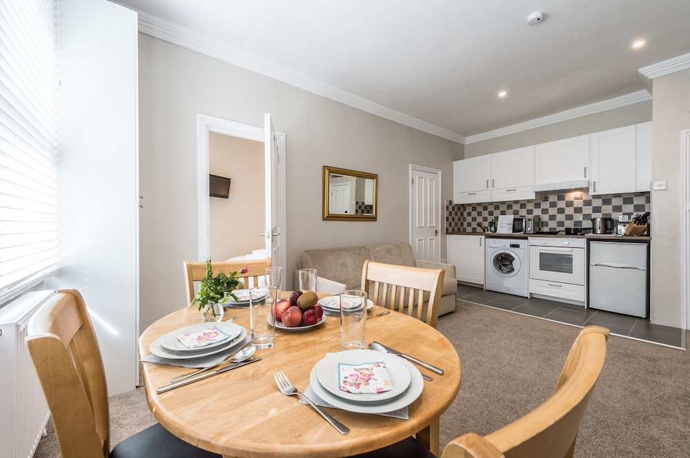 Stylish apartment 12 minutes tube to Oxford Street with free wifi and air con — 4-Star Luxury Hotel in London, United Kingdom