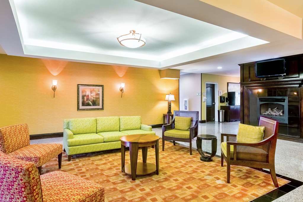 La Quinta Inn & Suites by Wyndham Atlanta Union City - photo 8