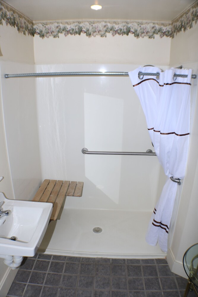 The Lodge Resort Hotel - photo 15