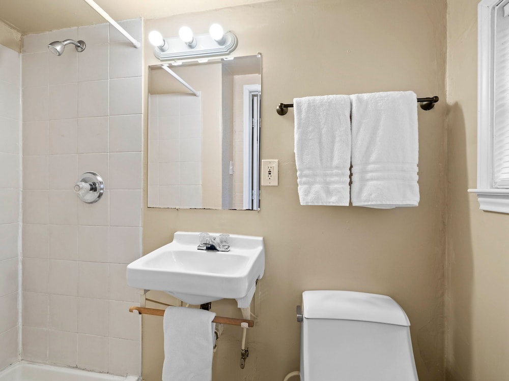 The Claire Hotel - photo 52