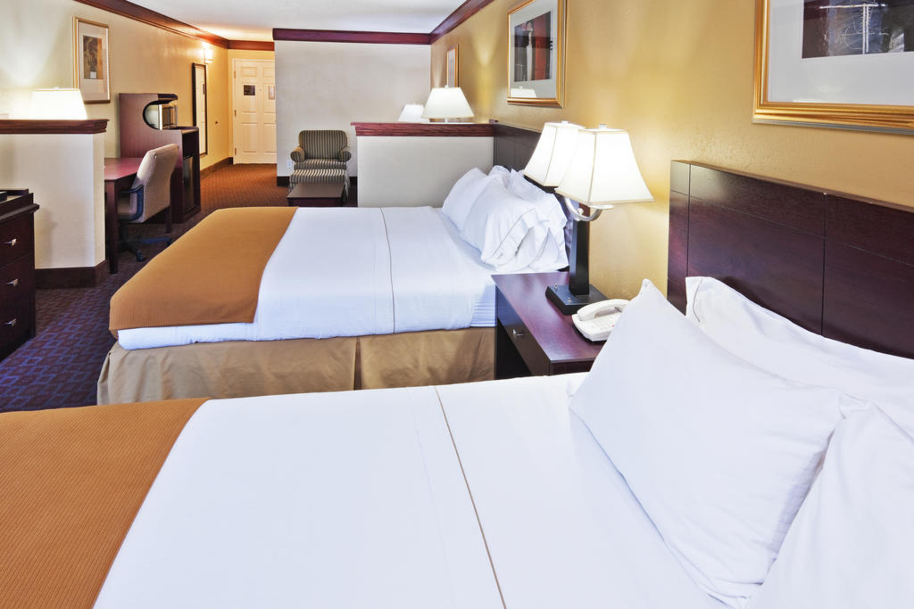Days Inn & Suites by Wyndham Tahlequah - photo 11