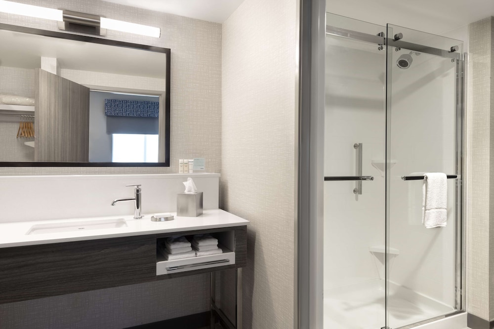 Hampton Inn & Suites St. Charles Old Town Area - photo 10