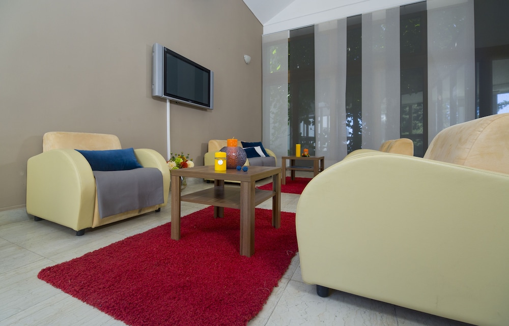 Hotel Laguna — Gradac — photo 2