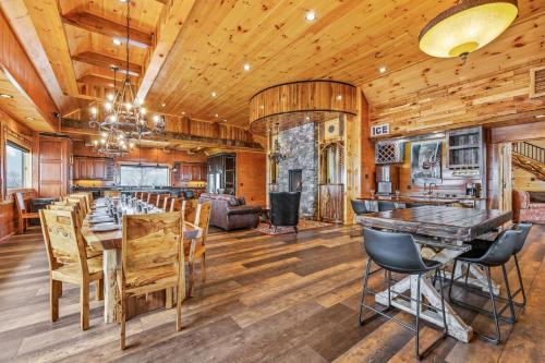 Tennessee Whiskey Indoor Pool Amazing Views Theater Room Hot Tub 5 Star Luxury - photo 22