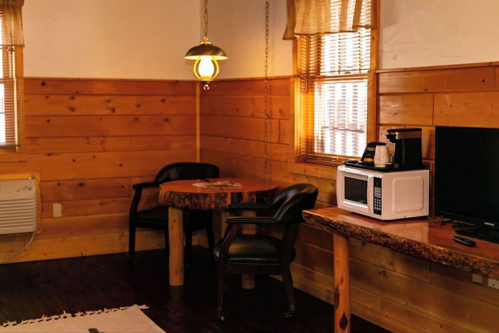 Chinook Winds Motel - photo 18