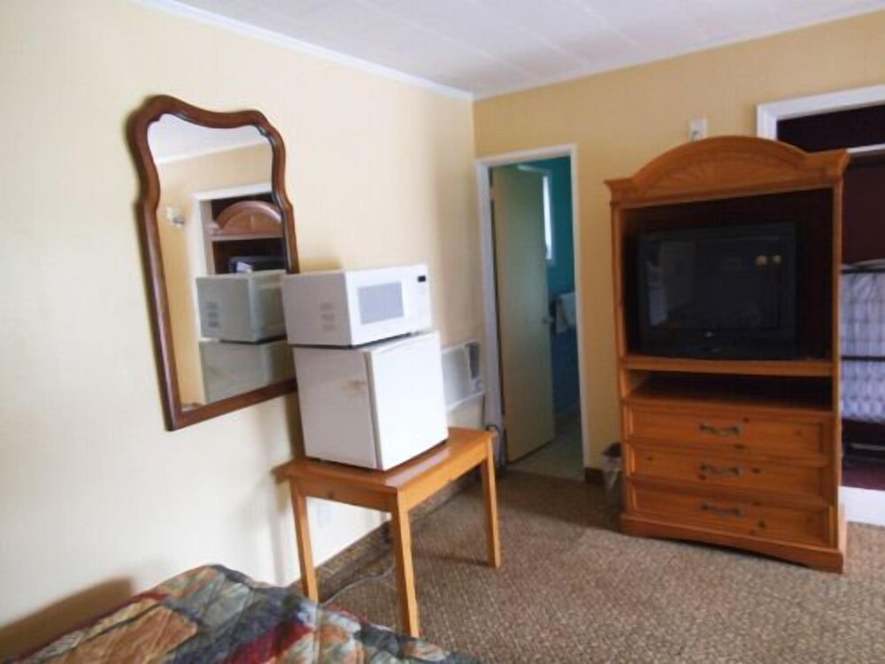 Relax Inn Franklin - photo 13