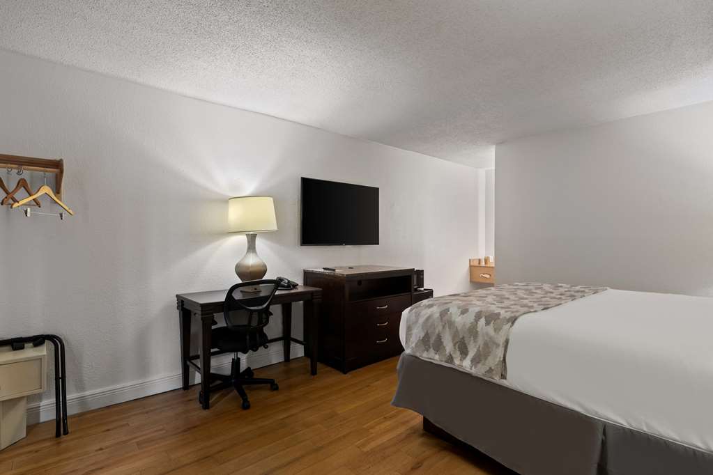 Americas Best Value Inn Orlando - photo 18