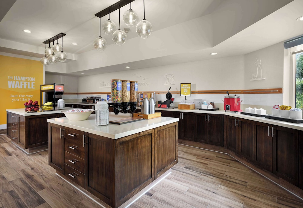 Hampton Inn San Diego Del Mar - photo 17