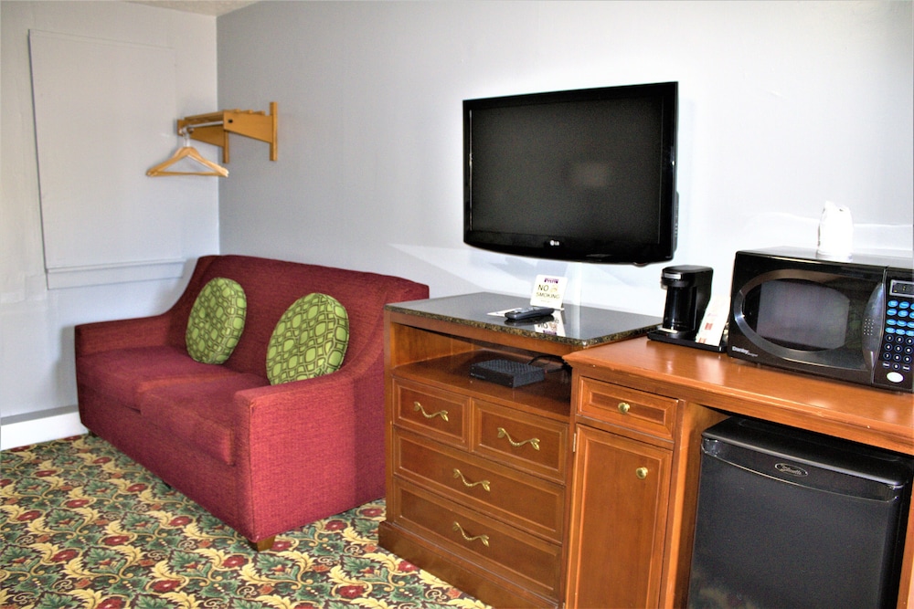 Hometowne Inn & Suites - photo 21