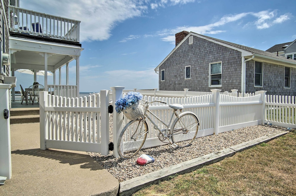 2 Decks and Beach Access Oceanfront Getaway — Marshfield — photo 2