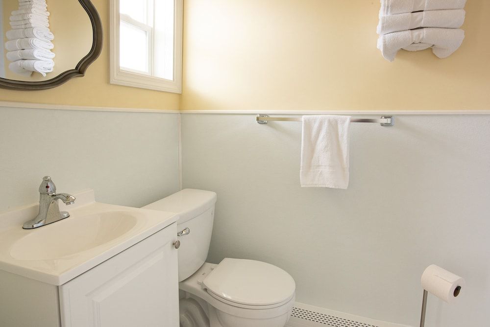Abellona Inn & Suites - photo 33
