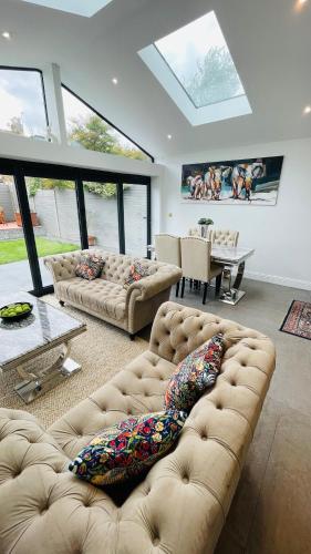 Grass Court Terrace walking distance from Wimbledon Championships — 4-Star Luxury Hotel in London, United Kingdom