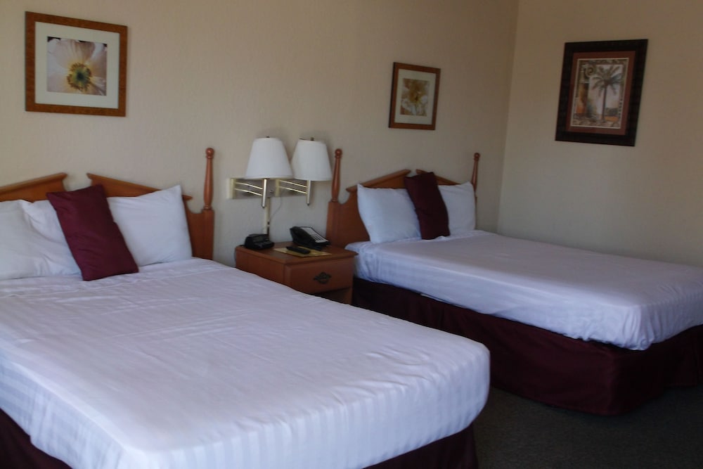 Days Inn & Suites by Wyndham Lake Okeechobee - photo 16