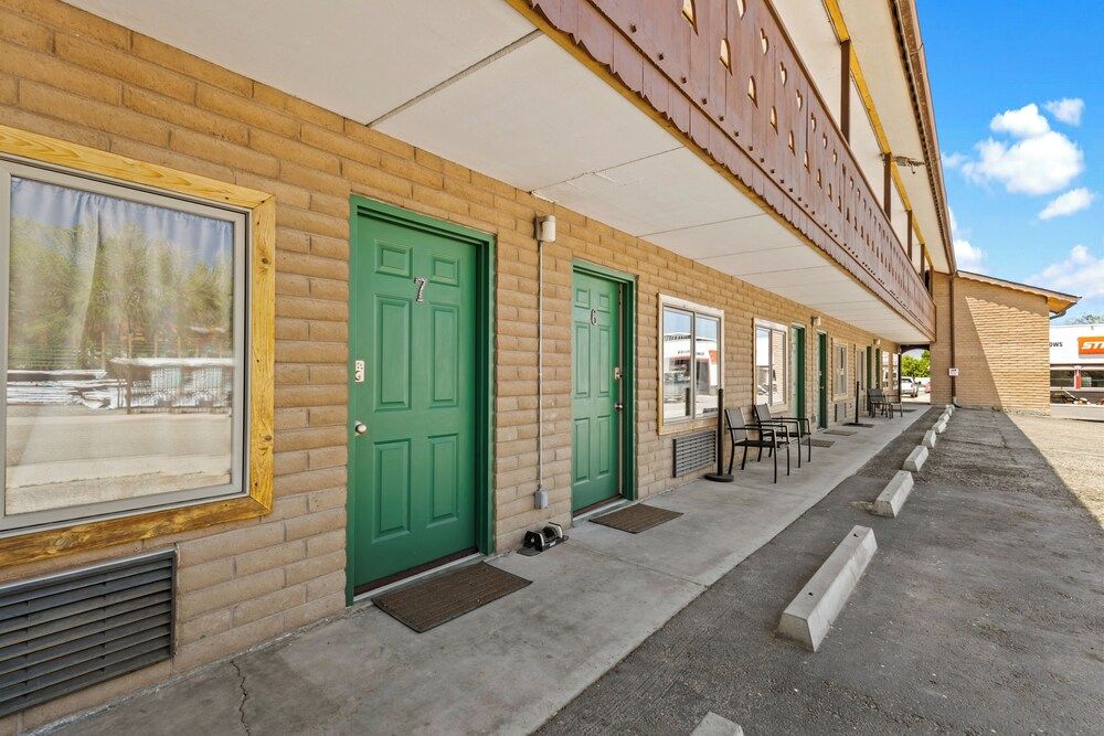 The Alpine Motel - photo 2