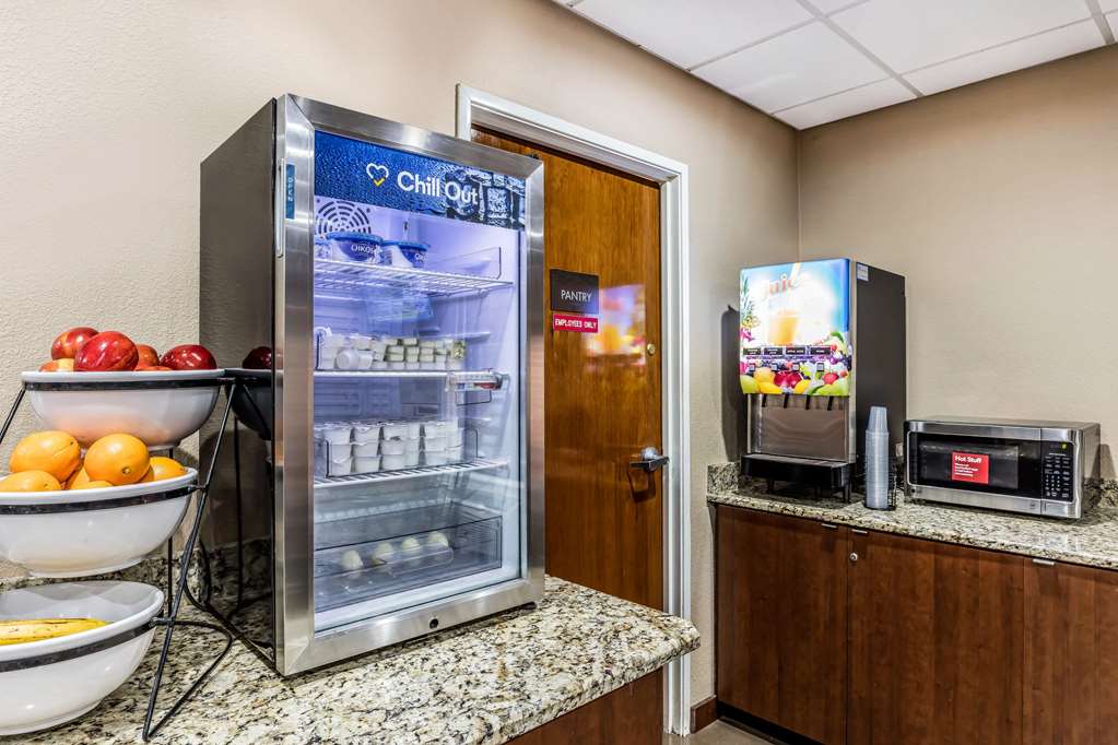 Comfort Inn & Suites Airport American Way - photo 28