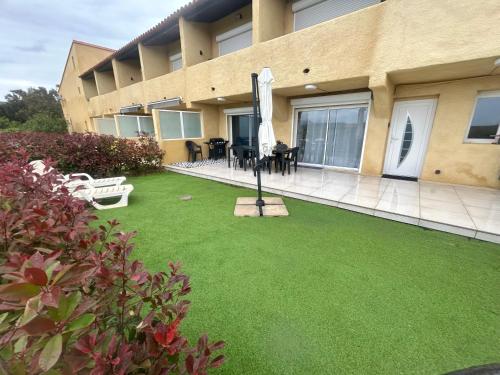 La Belle Vie F4 Bord de Plage Avec Jardin - carbon neutral hotel in Unknown City