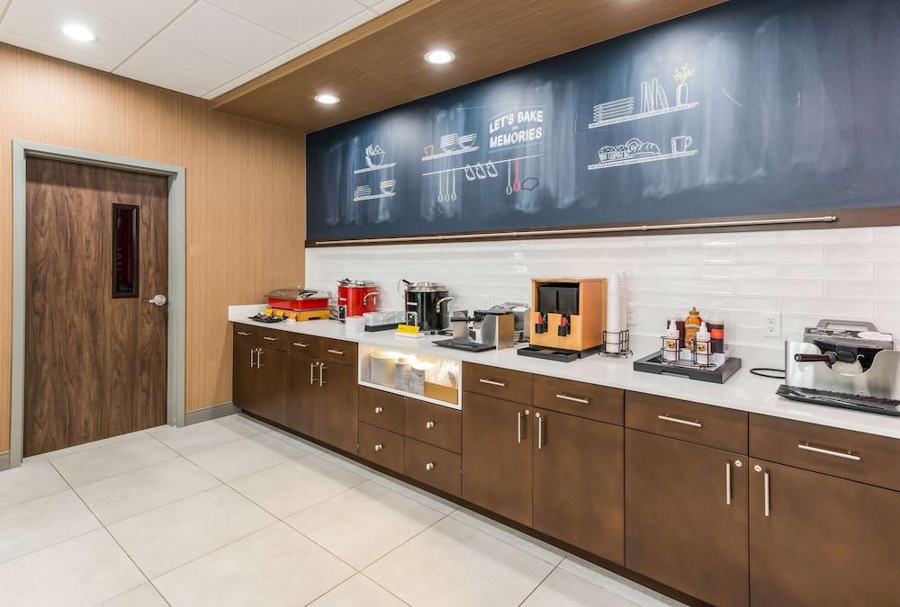 Hampton Inn & Suites Benton Harbor - photo 34