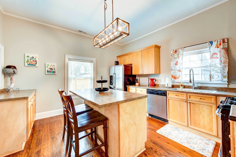 Adorable Charlotte Vacation Rental in NoDa — 4-Star Luxury Hotel in Charlotte, United States