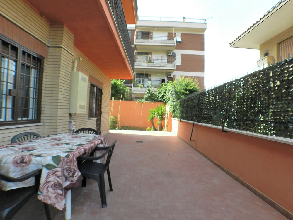 B&B Il terrazzo da Gregorio — 4-Star Luxury Hotel in Rome, Italy
