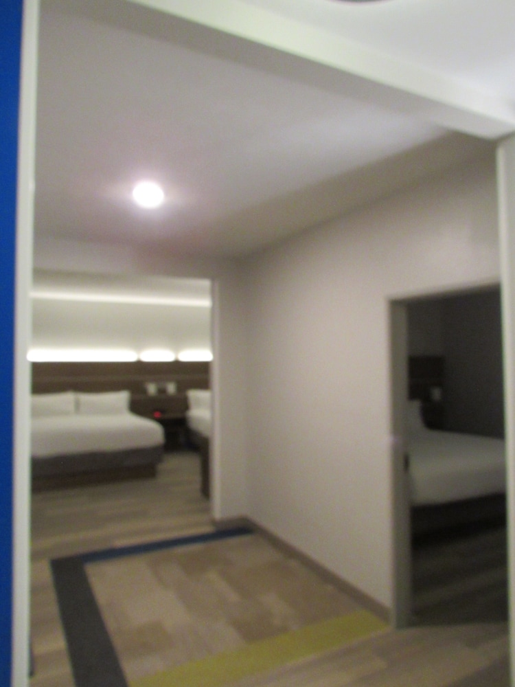 Holiday Inn Express & Suites South Lincoln by IHG - photo 42