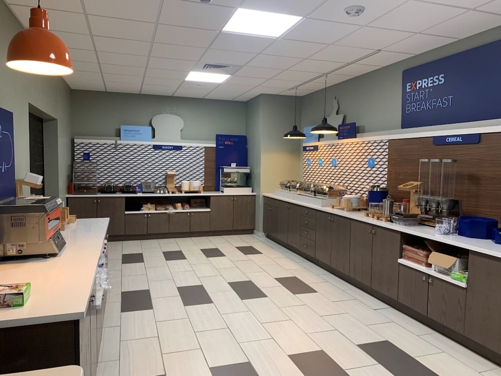 Holiday Inn Express & Suites Canon City - photo 9