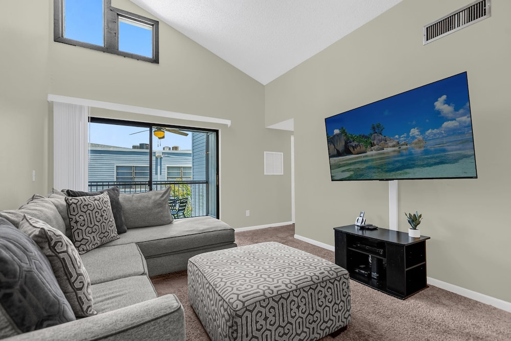 Upstay 2BR Family Condo Ventura Golf Country Club — 4-Star Luxury Hotel in Orlando, United States