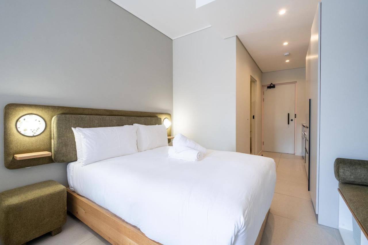 The Rose 104: Modern Studio in Heart of the City
