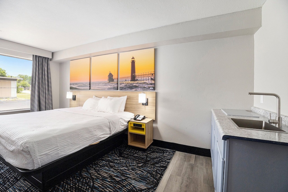Days Inn & Suites by Wyndham Muskegon - photo 9