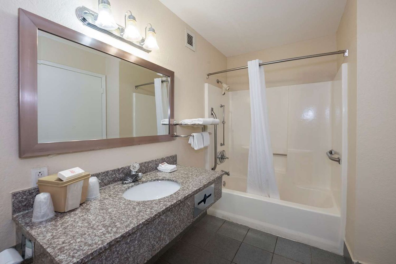 Red Roof Inn Mobile Midtown - photo 6
