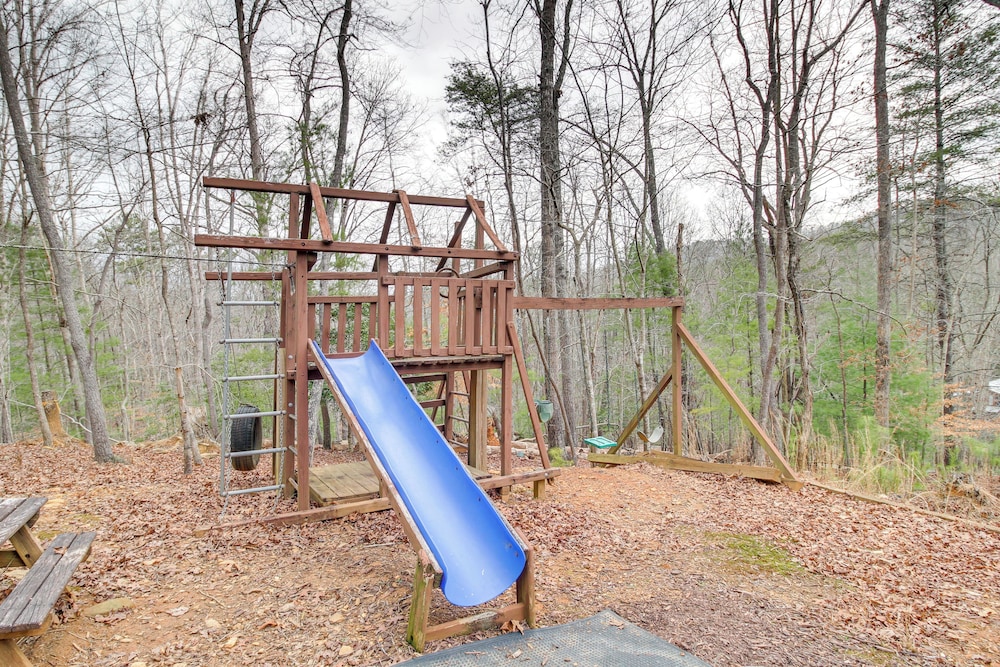 Ellijay Resort Cabin with Fire Pit Decks And Hot Tub - photo 19