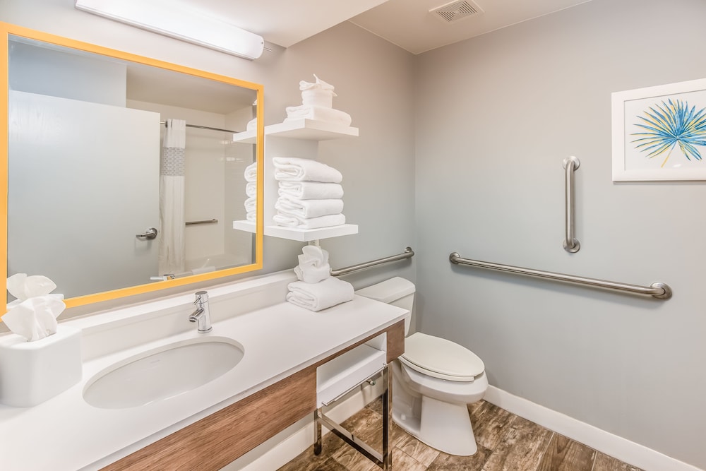 Hampton Inn Pensacola Beach - photo 60