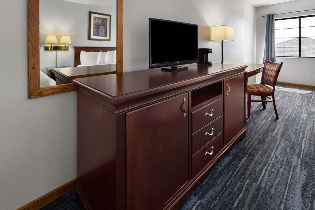 Days Inn by Wyndham Iron Mountain - photo 25