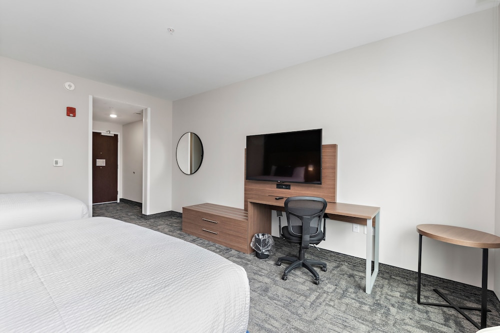 Holiday Inn Exp Parkville - photo 8