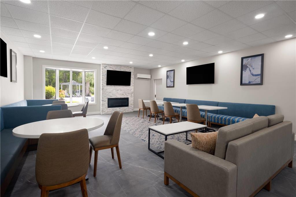 La Quinta Inn & Suites by Wyndham Myrtle Beach - photo 10