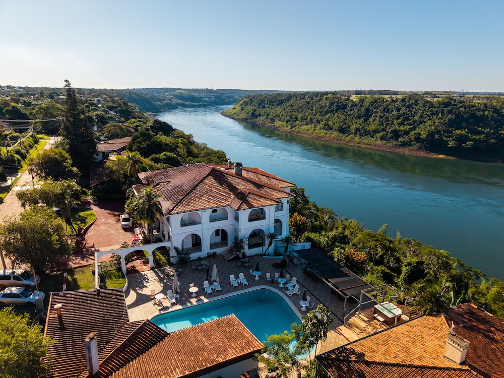 Casa Blanca — 4-Star Luxury Hotel in Ciudad Del Este, Paraguay