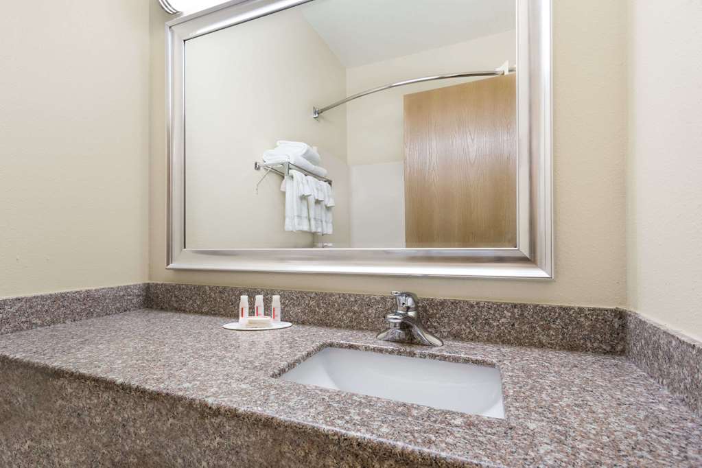 Baymont by Wyndham Waterloo - photo 21