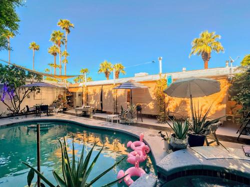 The Twin Palms Art House vibrant design centric oasis 2 mi to dowtown PS ID 3629 — 4-Star Luxury Hotel in Palm Springs, United States