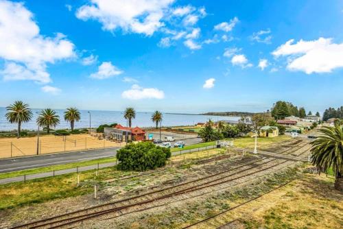 Penthouse 406 The Frontage Victor Harbor — 4-Star Luxury Hotel in Victor Harbor, Australia