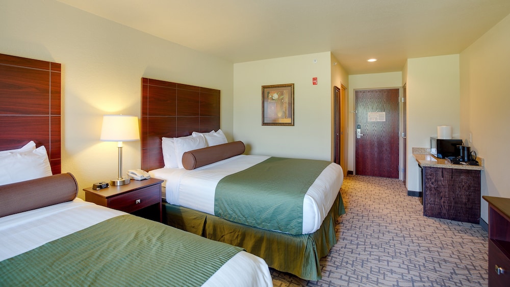 Cobblestone Inn & Suites Clintonville - photo 22